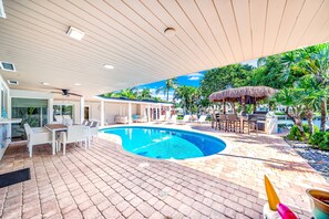 Outdoor pool, a heated pool - Heated Pool+Waterfront! Golf Cart+1 Mile To Beach! (Fort Lauderdale)