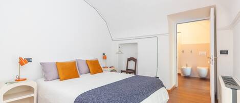 Bügeleisen/Bügelbrett, kostenloses WLAN, Bettwäsche