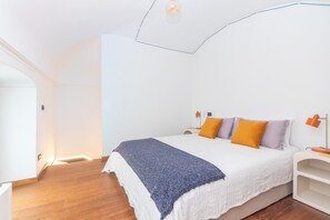 1 slaapkamer, een strijkplank/strijkijzer, gratis wifi, beddengoed