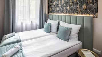 2 bedrooms, blackout curtains, iron/ironing board, free WiFi