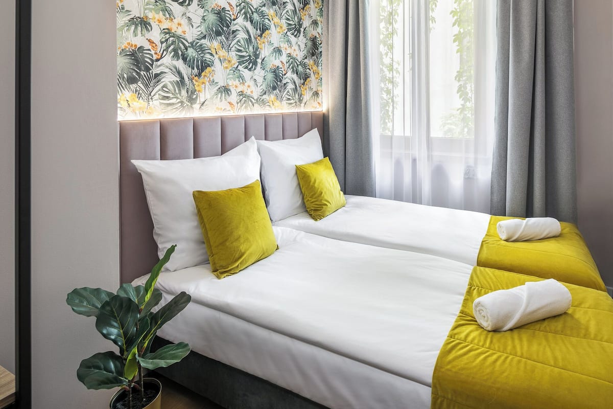 Cortinas blackout, tabla de planchar con plancha y wifi gratis
