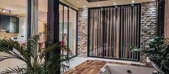 The Neylipz Cozy  villa with 65"  flat TV with PS5, outdoor Jacuzzi and Kitchen