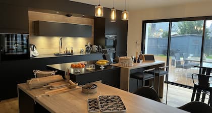 Villa Avec Piscine Chauffée à Vannes , Dans le Golf du Morbihan