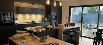 Villa Avec Piscine Chauffée à Vannes , Dans le Golf du Morbihan