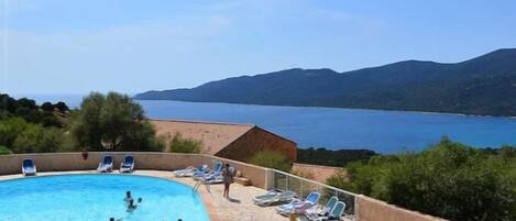 Piscine extérieure, piscine chauffée