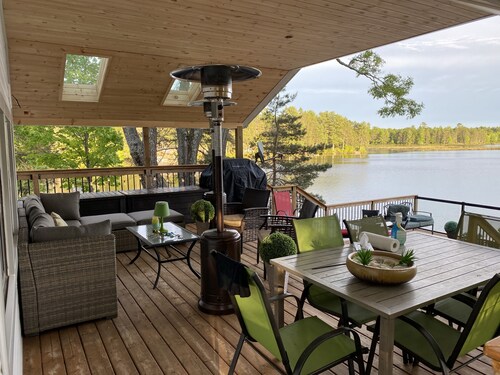 Winter / summer paradise family Cottage. Cosy getaway. Water front 
skidoo trail