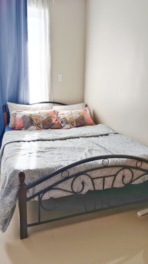 1 bedroom, free WiFi, bed sheets - Private studio unit with balcony near the beaches (Lapu-Lapu City)