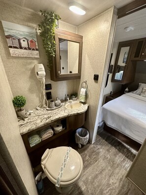 1 habitación, tabla de planchar con plancha y wifi gratis