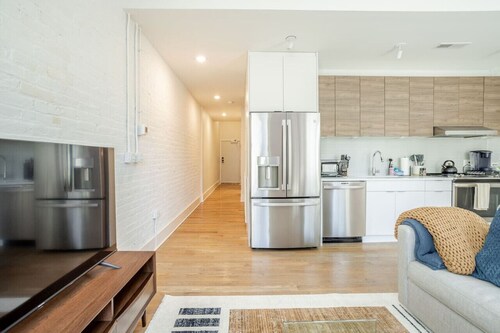 Stylish Dtwn Condo w/King Bed by Kroger, Restaurants + Parking