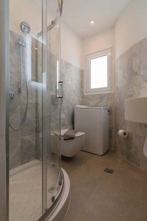 Hårtørrer, håndklæder, Toiletpapir