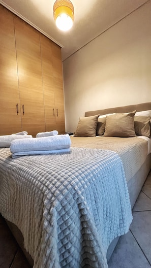 1 quarto, escrivaninha, ferros/tábuas de passar roupa, Wi-Fi de cortesia