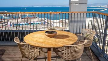 Luxury Apartment, 2 Bedrooms See View | 2 bedrooms, desk, soundproofing, iron/ironing board