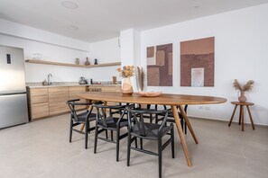 Luxury Apartment, 2 Bedrooms | Private kitchen
