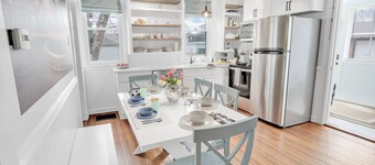 Adorable Little Yellow House, Prime Location! Downtown Pella, IA