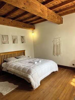 9 habitaciones, tabla de planchar con plancha y wifi 