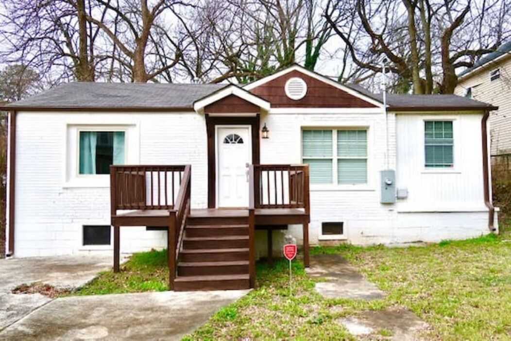 Newly & Fully renovated charm of Vine City with great proximity and location! 