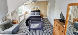 Family Room, Multiple Beds, Non Smoking, Partial Ocean View, No Pets