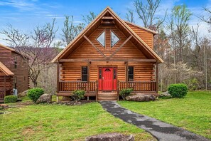 Exterior - Charming 3BD Cabin w/ Hot Tub! Arcade + POOL! (Gatlinburg)