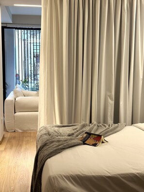 2 slaapkamers, een strijkplank/strijkijzer, reisbedje, wifi