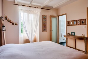 4 camere, ferro/asse da stiro, Wi-Fi gratuito