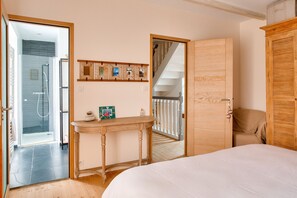 4 chambres, fer et planche Ă repasser