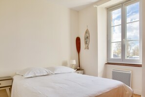 4 bedrooms, iron/ironing board, free WiFi - Large house for 8 in Beg Meil, Fouesnant (Fouesnant)