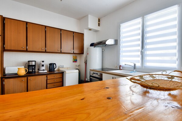 Fridge, microwave, oven, dishwasher