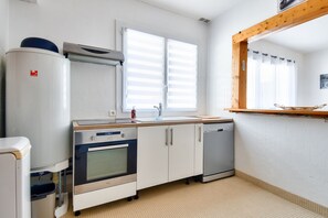 冷蔵庫、電子レンジ、オーブン、食器洗い機