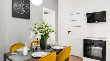 City Apartment | Private kitchen | Fridge, oven, stovetop, dishwasher