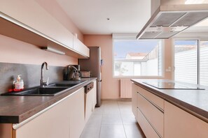 Réfrigérateur, micro-ondes, four, lave-vaisselle