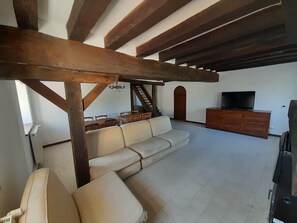 Living area - Le Gîte du Saule . en Sologne , Entre Chambord et zoo de Beauval (Cheverny)