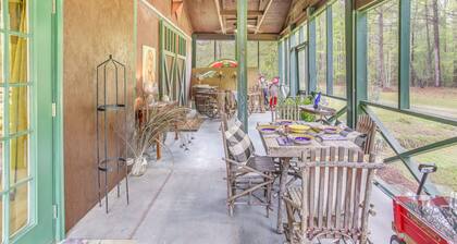 Tranquil Fairmont Studio w/ Patios - Pets Welcome!