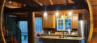 Whitehorse Mountain Retreat - Hot tub - Fireplace