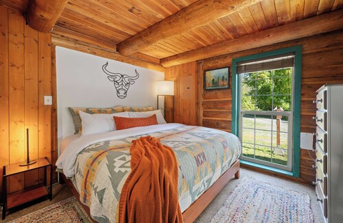 Whitehorse Mountain Retreat - Hot tub - Fireplace