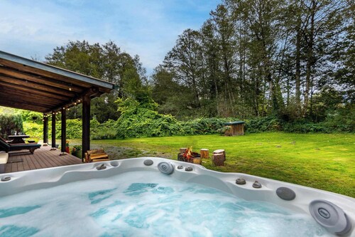 Whitehorse Mountain Retreat - Hot tub - Fireplace