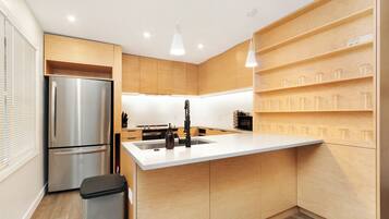 Fridge, microwave, oven, coffee/tea maker