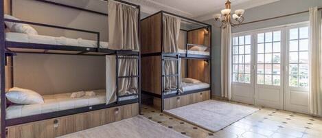 1 chambre, coffres-forts dans les chambres, fer et planche à repasser