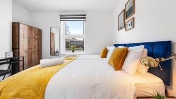 3 bedrooms, desk, iron/ironing board, WiFi