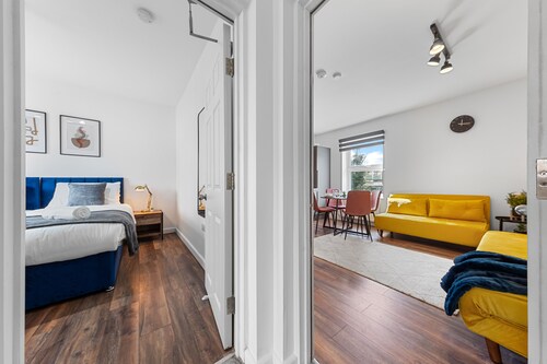 Luxury Home+Sleeps/11+Central+Games+Free Parking