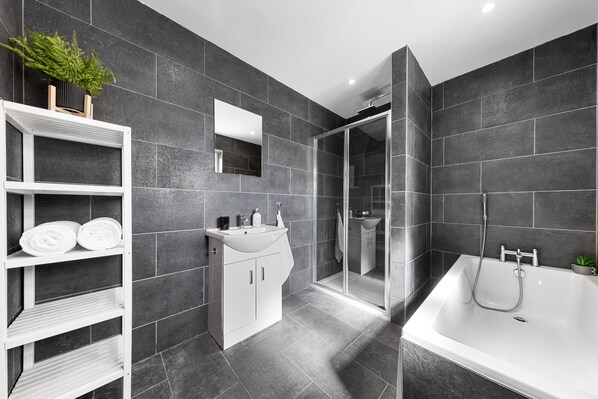 Dusche, Handtücher, Seife, Toilettenpapier