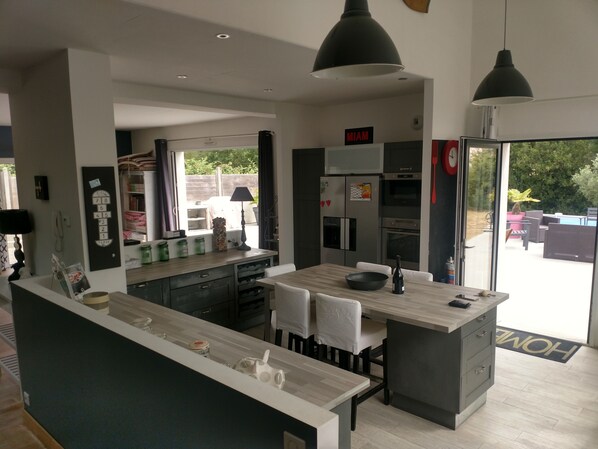 Private kitchen - Villa in Vendée ideal for a large family with lots of space inside and out (LE FENOUILLER)