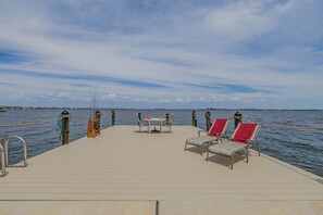 Terrace/patio - Overlook the Caloosahatchee - Great fishing for dock - Stars Vacation Rentals (Cape Coral)