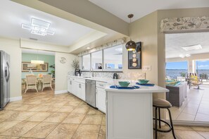 Fridge, microwave, oven, stovetop - Overlook the Caloosahatchee - Great fishing for dock - Stars Vacation Rentals (Cape Coral)