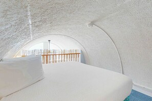 1 soverom, strykejern/-brett, internettilgang og sengetøy