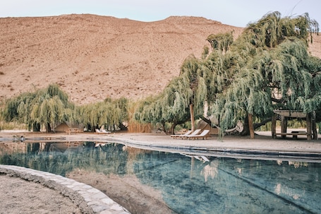 2 outdoor pools. Glamping Miraflores