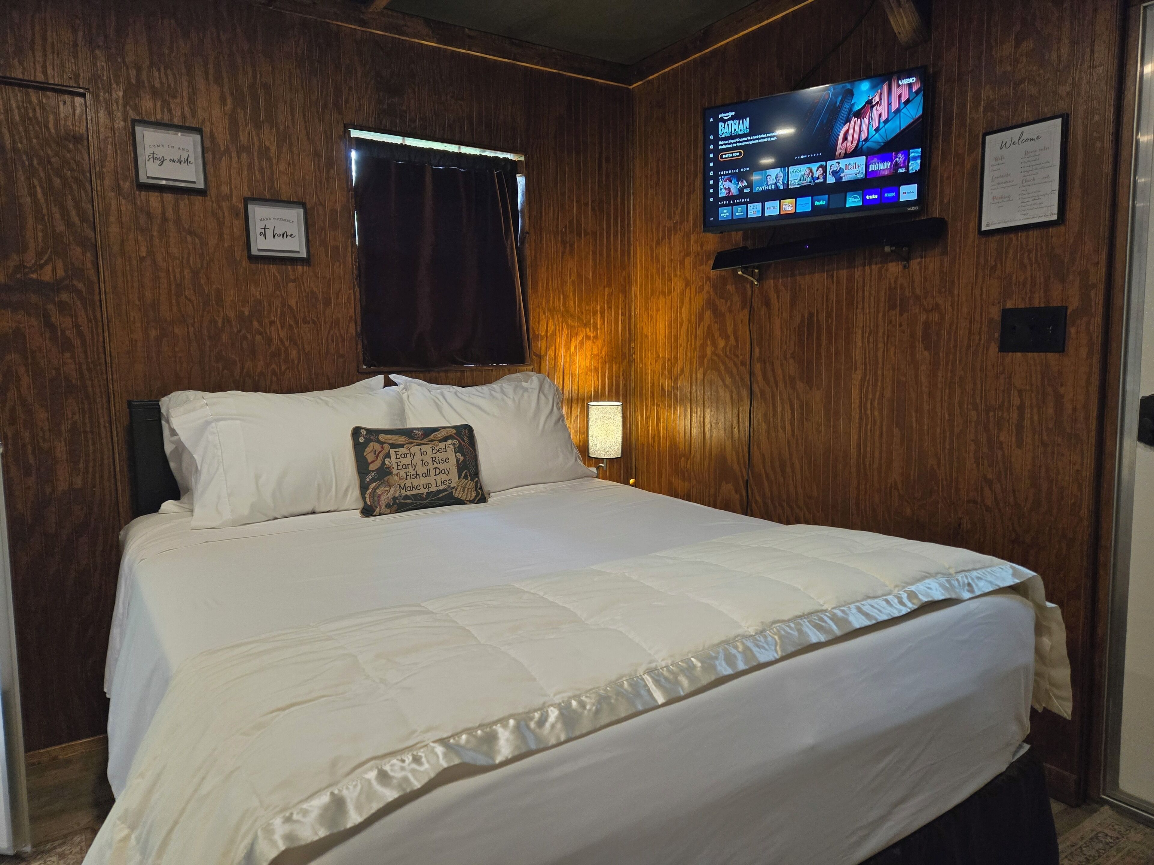 1 habitación, tabla de planchar con plancha, wifi gratis y ropa de cama 