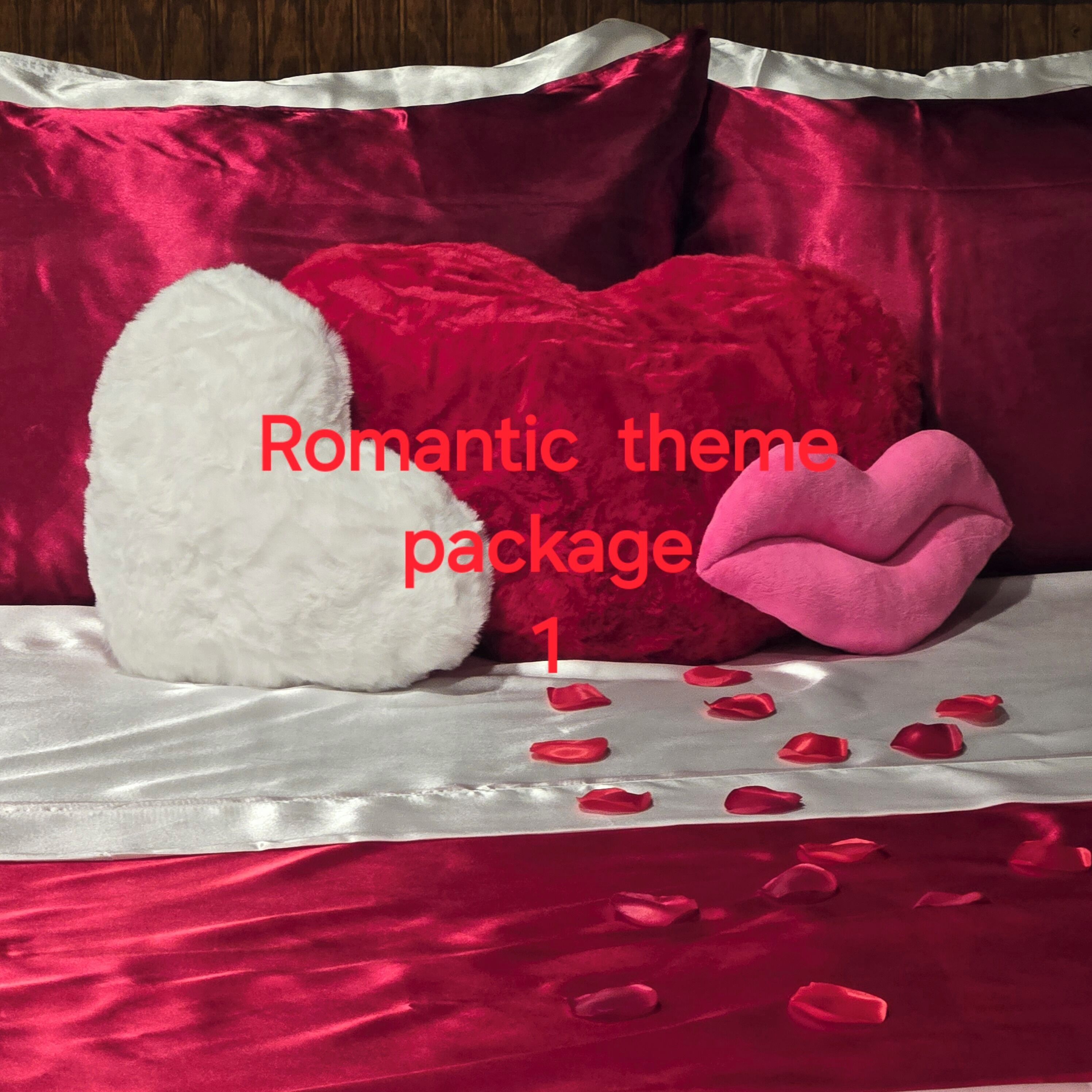 Una cama con ropa de cama roja y blanca, una almohada blanca y una almohada rosa.