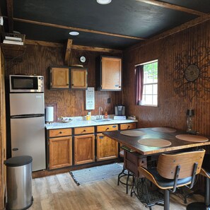 Fridge, microwave, oven, stovetop - A unique place with a style of its own. ***Romantic Getaway packages available.  (Hubert)