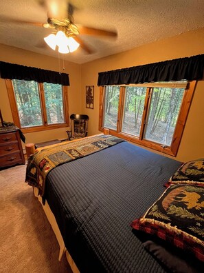 5 bedrooms, iron/ironing board, bed sheets - Cozy family cottage near Crystal Mountain on the Betsie River. (Thompsonville)
