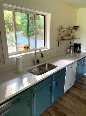 Fridge, microwave, oven, stovetop - Family-Friendly Mountain Home with Stunning Blue Ridge Mountain Views. (Black Mountain)